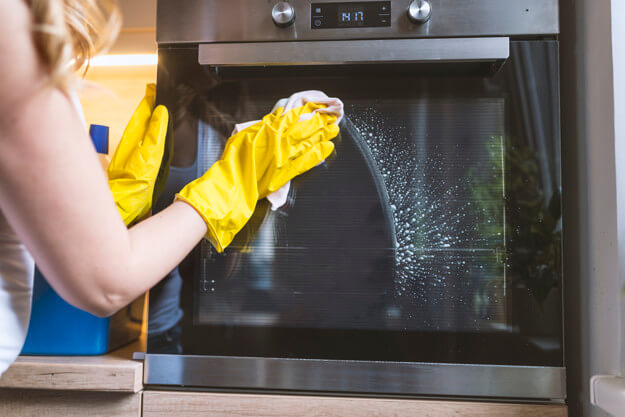 How to Clean an Oven, 3 Different Ways